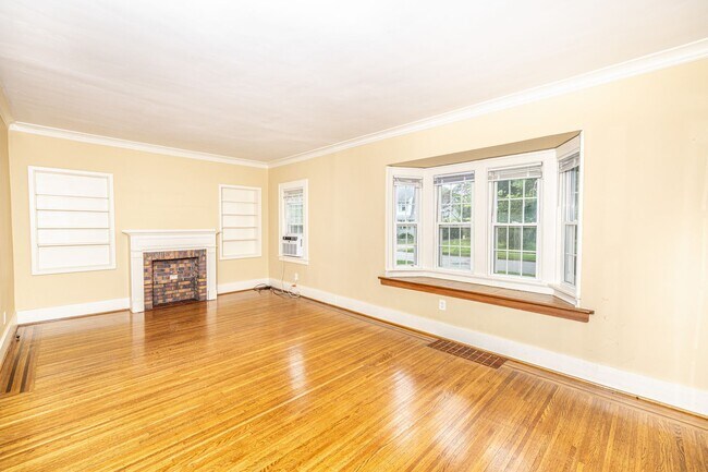 Building Photo - 54 Seminole Way