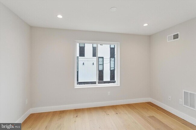 Building Photo - 2117 Bellmore St