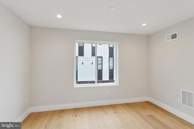Building Photo - 2120 Bellmore St