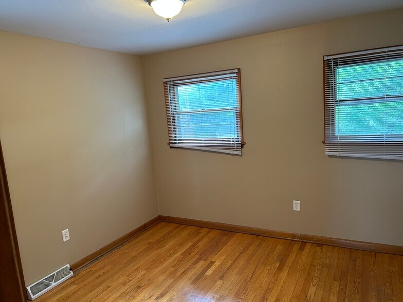 Building Photo - 1133 Vilas Ave