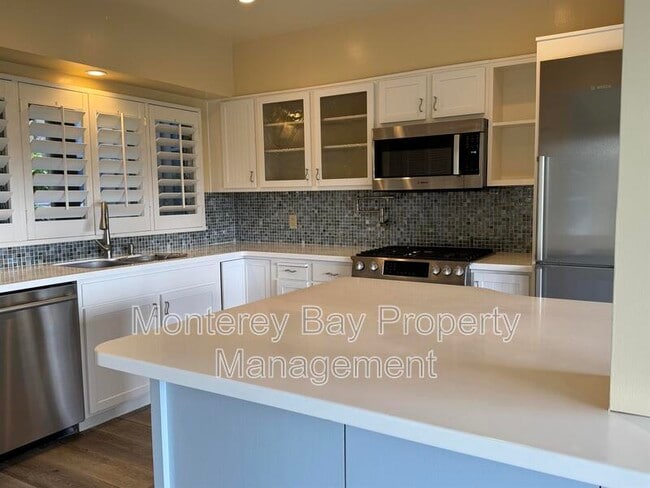Building Photo - 31 Del Mesa Carmel