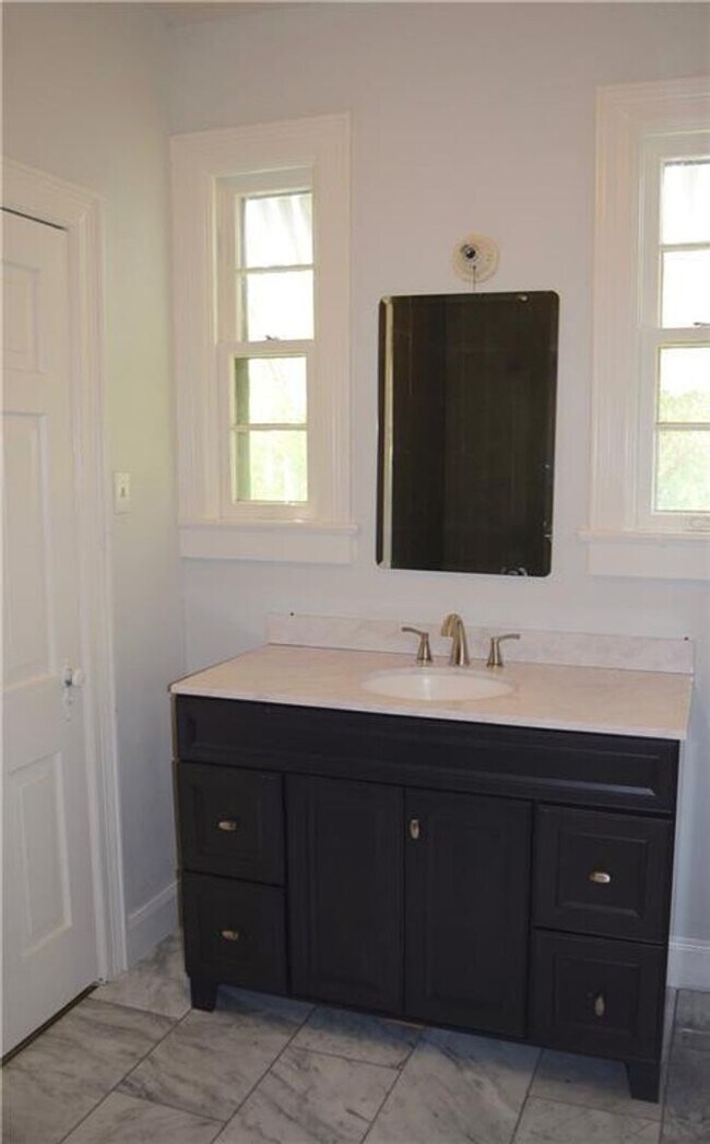 Building Photo - 1101 W 22nd St