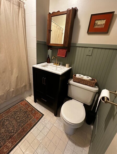 Building Photo - 2333 S Hoyne Ave