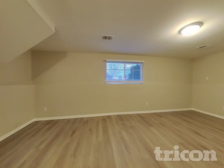 Building Photo - 308 N 46th Ave