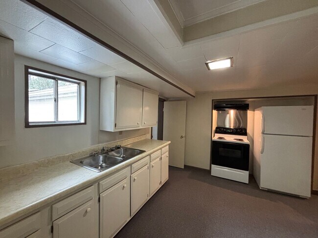 Building Photo - 250 Park Ave