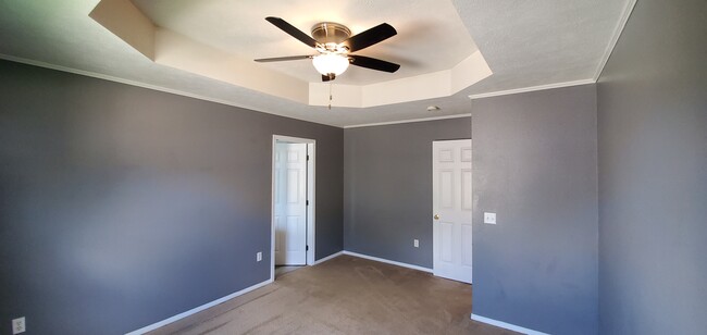 Recessed ceiling in master bedroom. - 4960 W Tarkio St