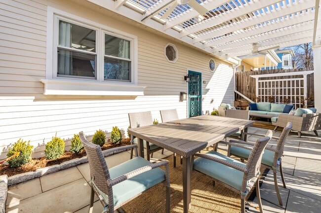 Building Photo - Fully Furnished Cottage by Yale