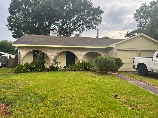 Building Photo - 6742 Indian Lake Dr