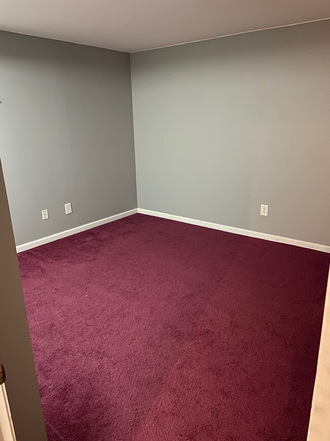 Building Photo - 558 Beachview Dr