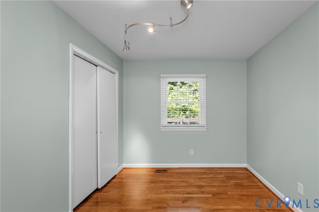 Building Photo - 552 S 22nd Ave