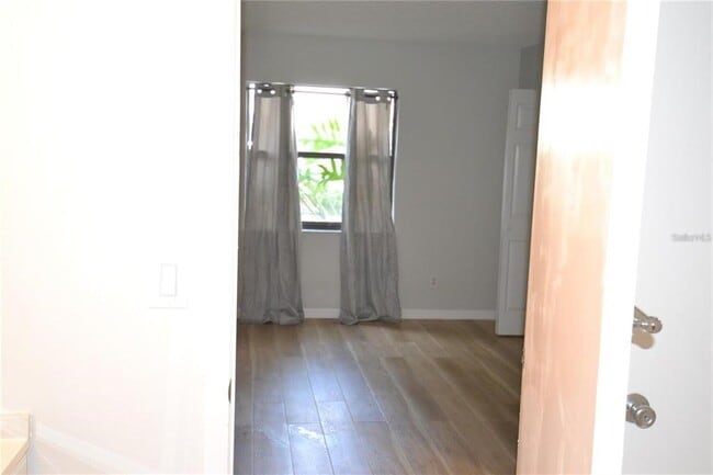 Building Photo - 3399 Mermoor Dr