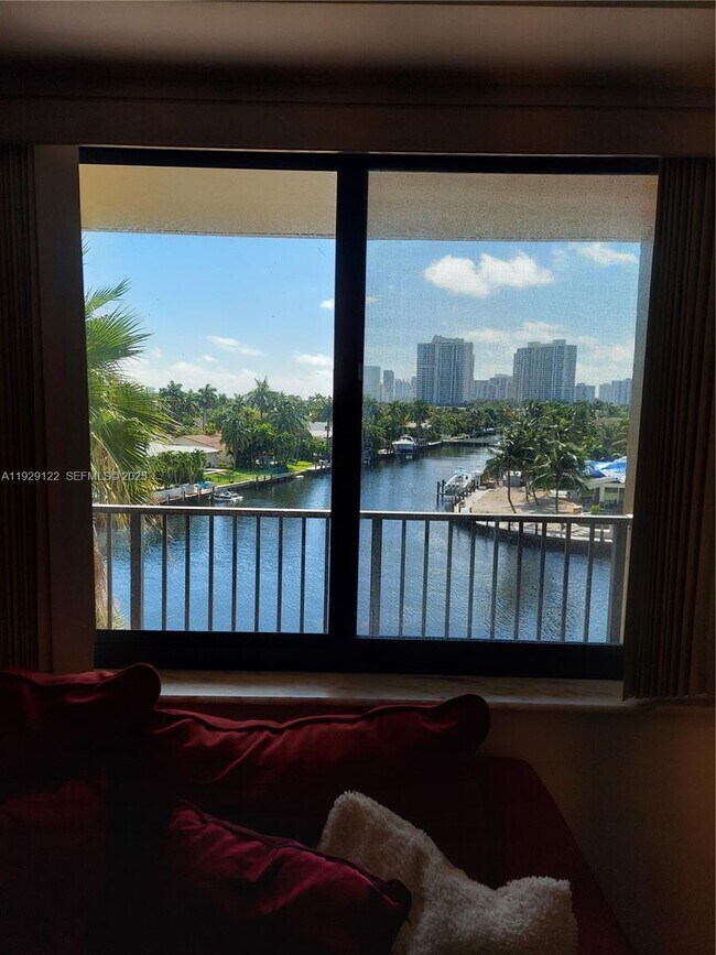 Building Photo - 301 Golden Isles Dr