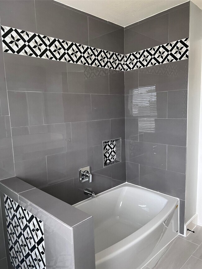 Building Photo - 19818 Lindenwick Ct