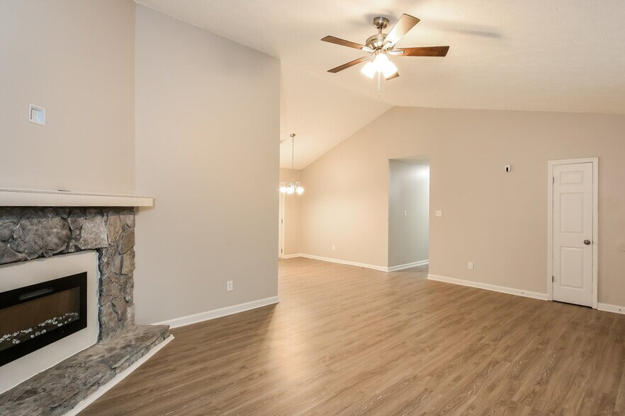 Building Photo - 6924 Hickory Log Rd