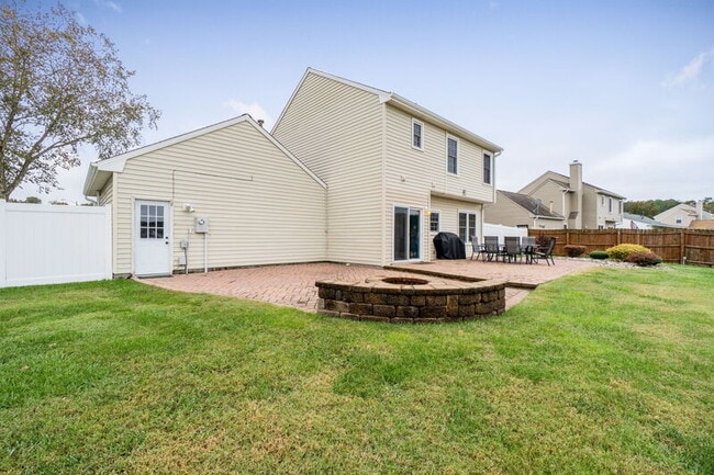 Building Photo - 625 Creekwood Dr