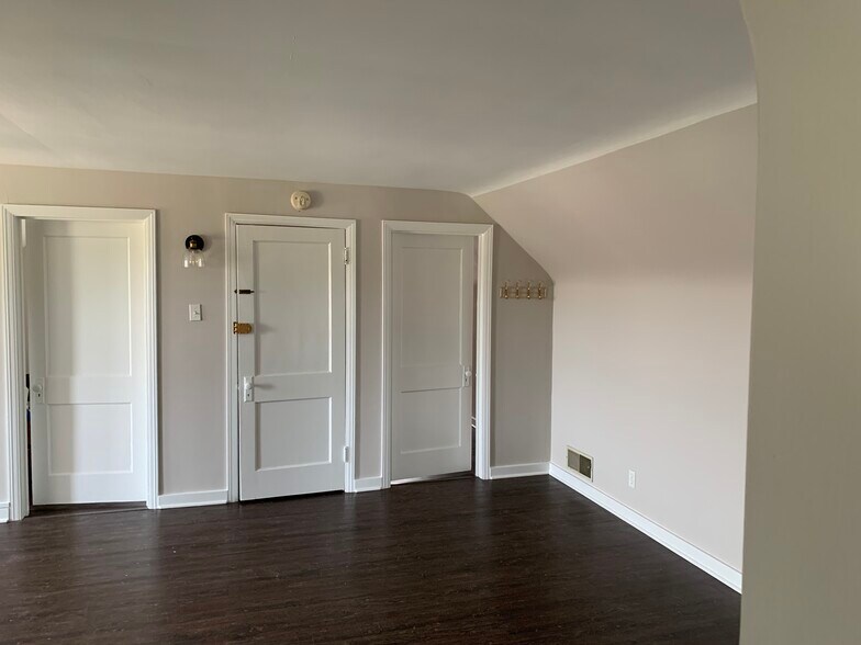 Building Photo - 804 Bauman Ave