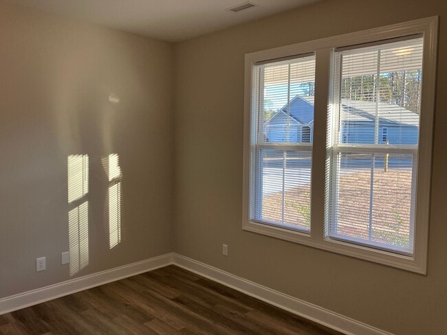 Building Photo - 3 Bedroom 2 Bathroom house located in Mill Creek Cove