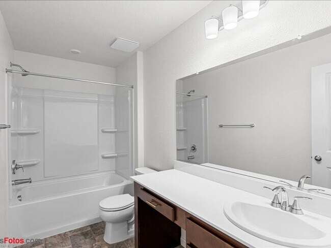 Building Photo - **** MOVE IN SPECIAL- 1/2 OFF FIRST MONTH RENT ****