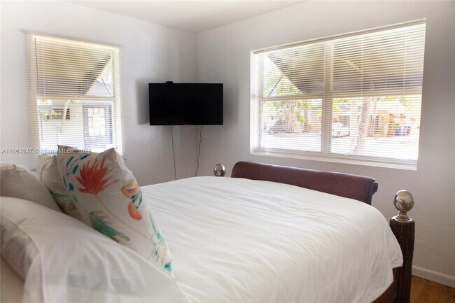 Building Photo - 1821 Harding St