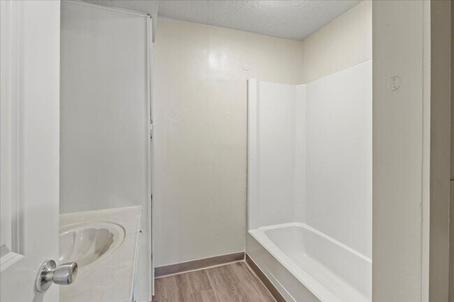 Building Photo - 4159 N Ridgeview Dr