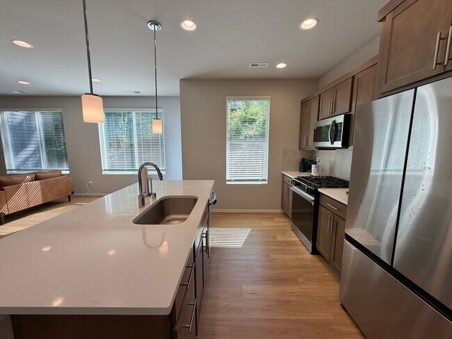 Building Photo - Quality 2025 Built Home in CK School District!