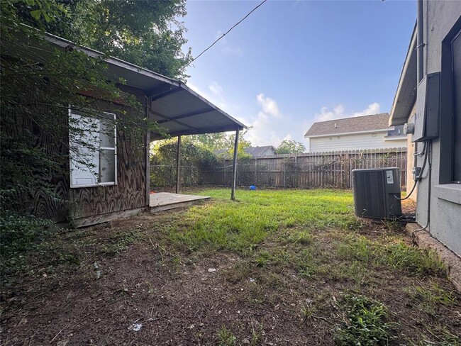 Building Photo - 504 N Thomason St