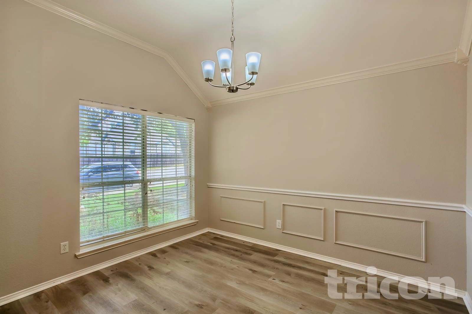 Building Photo - 2075 Crestlake Dr