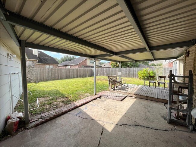 Building Photo - 2115 Redcliff Dr