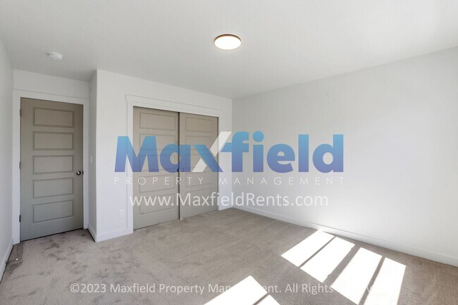 Building Photo - EV Friendly, Pool Access, Modern Luxury Sc...