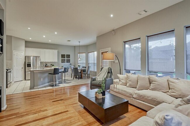 Building Photo - 131 Zephyr Bend Pl