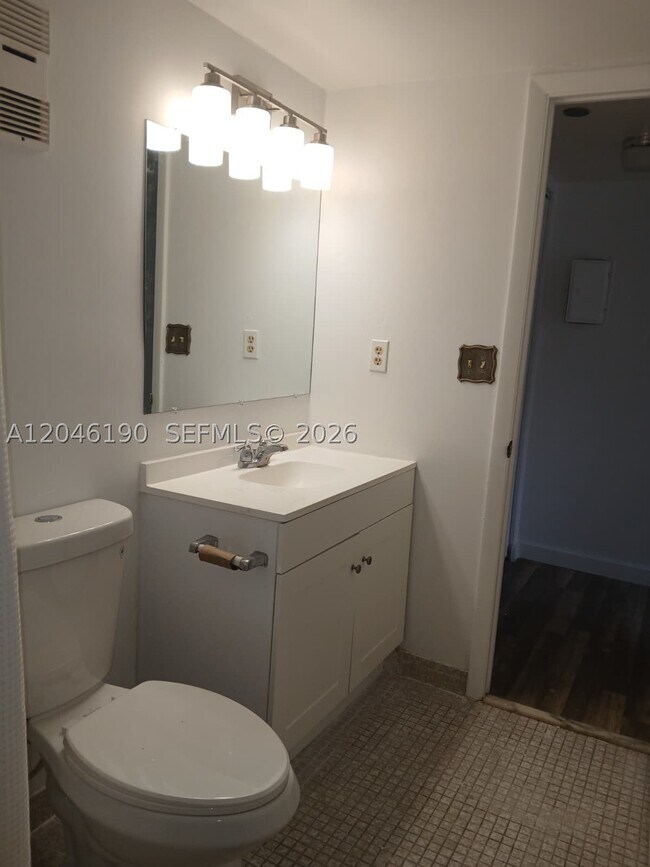 Building Photo - 1300 St Charles Pl