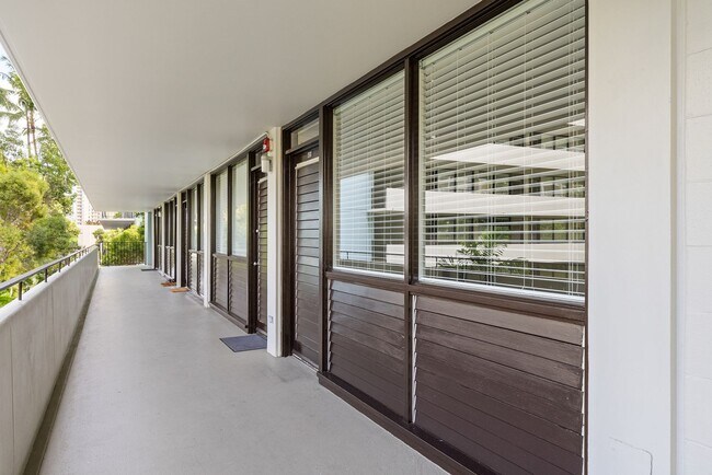Building Photo - Remodeled 1 bed/ 1 bath- **ALL Utilities I...