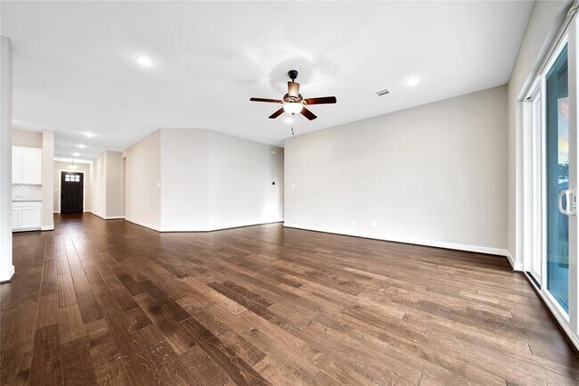 Building Photo - 32193 Park Plains Dr