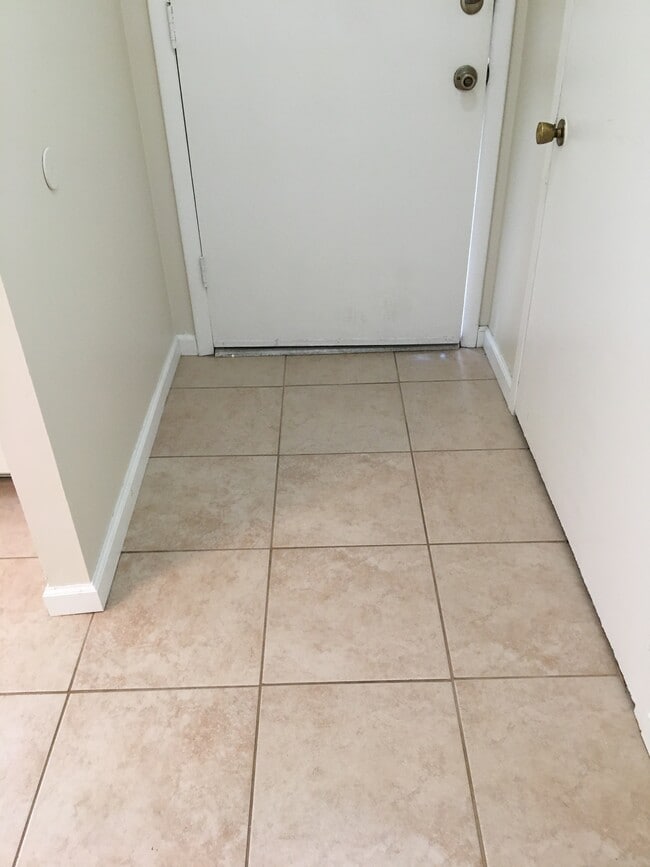 Building Photo - 706 Meadow Woods Ln