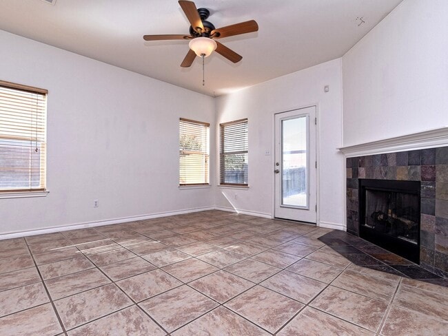 Building Photo - 105 Pecanwood N