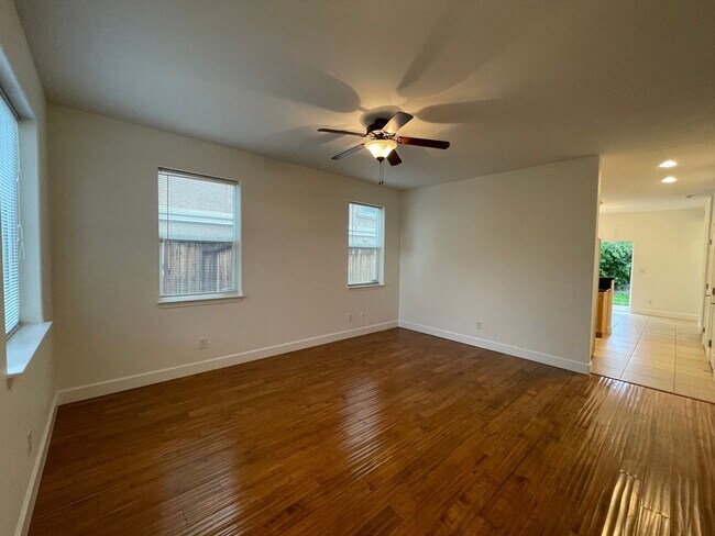 Building Photo - 3 Bedroom / 3 Bathroom in North Reno Near UNR