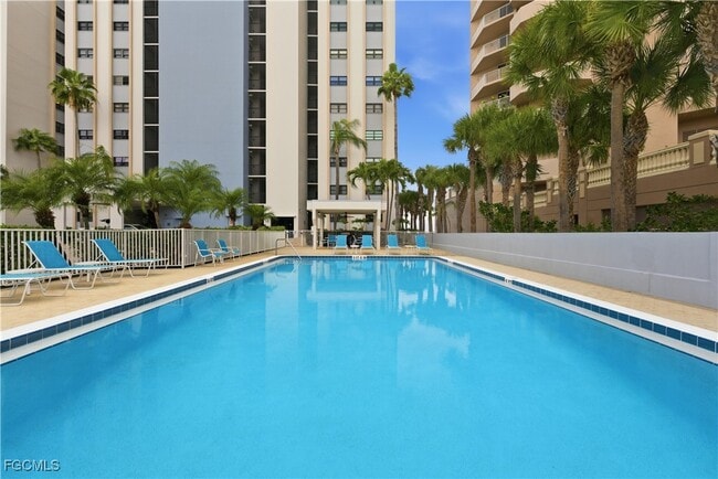 Building Photo - 1925 Clifford St