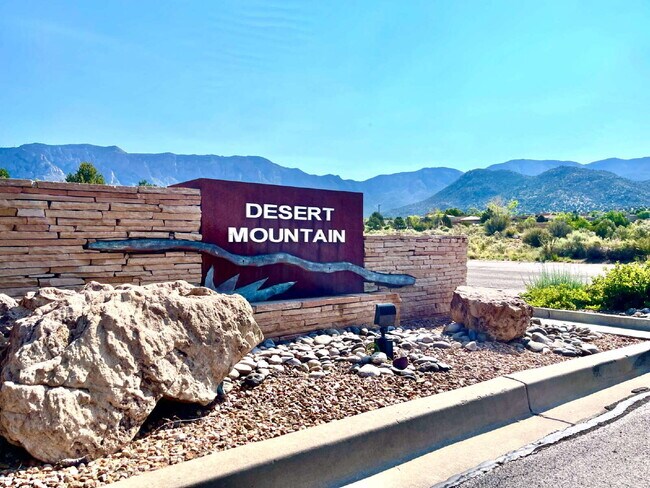 Building Photo - High Desert Beauty! Community Pool!