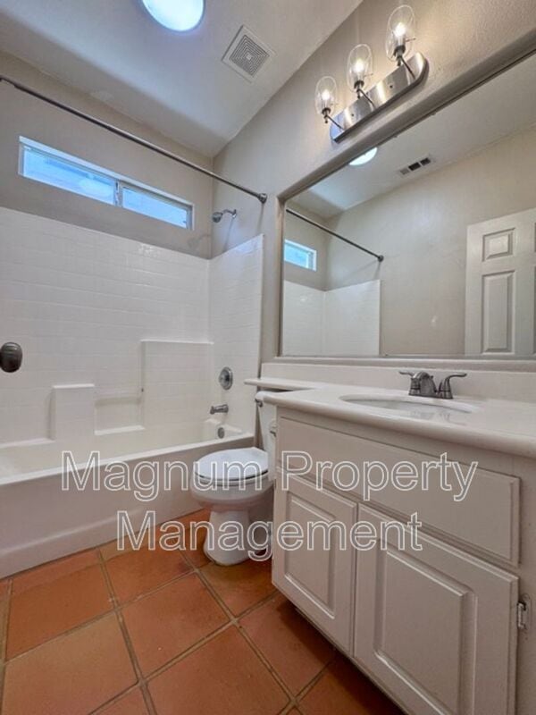 Building Photo - 33021 Adelante St
