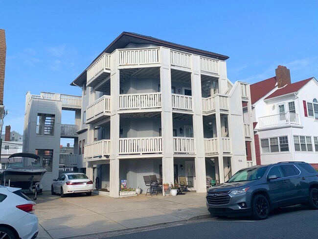Primary Photo - 104 S Frankfort Ave