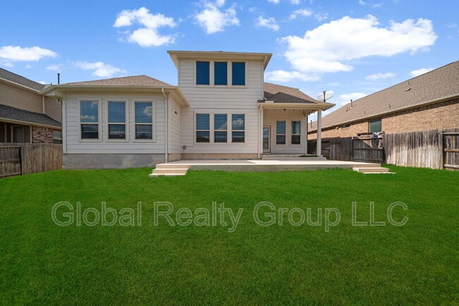 Building Photo - 812 Silver Fox