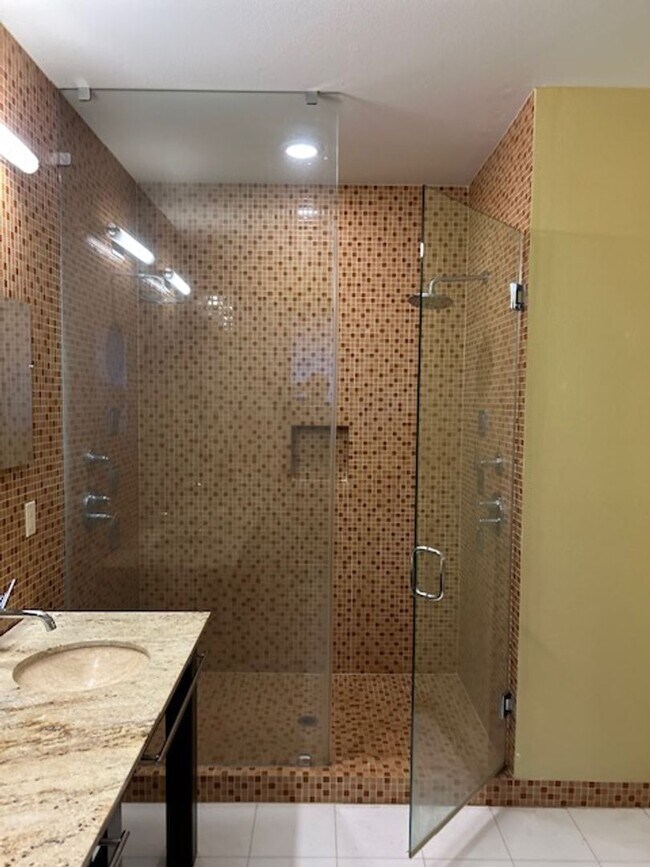 Building Photo - Burnt Bridge Creek 4 bedroom- Single Level