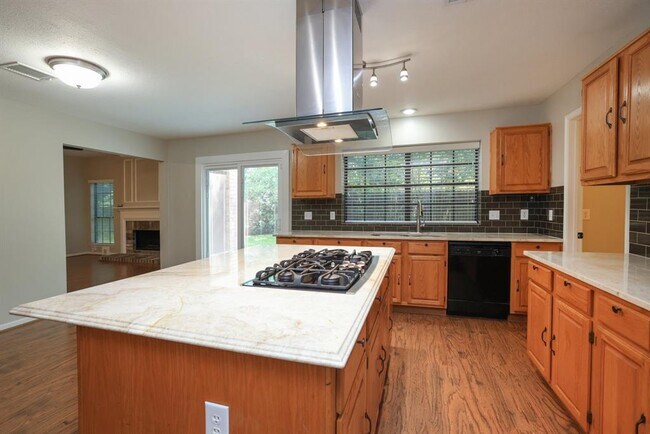 Building Photo - 17318 Shadow Valley Dr