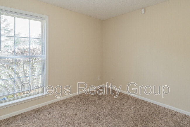 Building Photo - 13865 Roanoke Dr