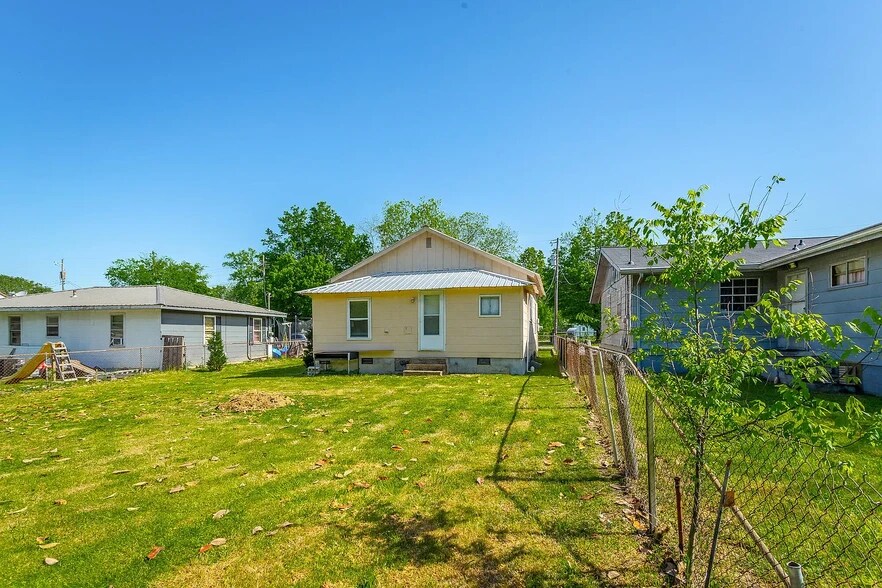 Building Photo - 206 Spruce St