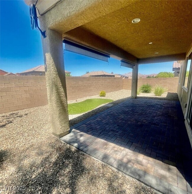 Building Photo - 1029 Via Gandalfi