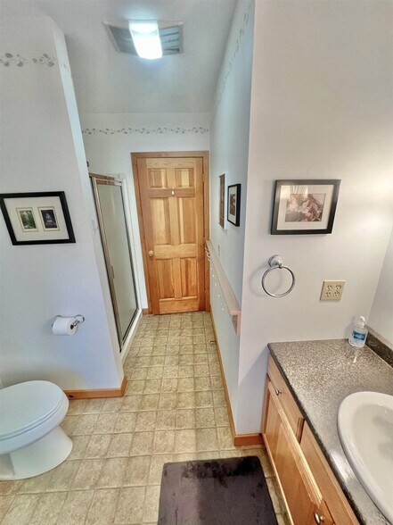 Building Photo - 11 Sandy Cove Rd