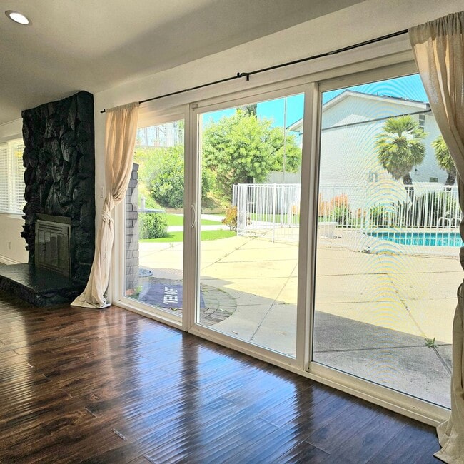 Building Photo - Mid Century Modern - 4 Bedroom Carlton Terrace Pool Home