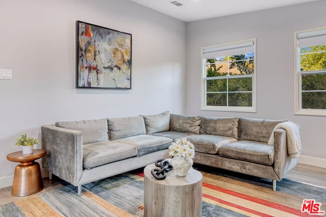 Building Photo - 5147 Fulton Ave