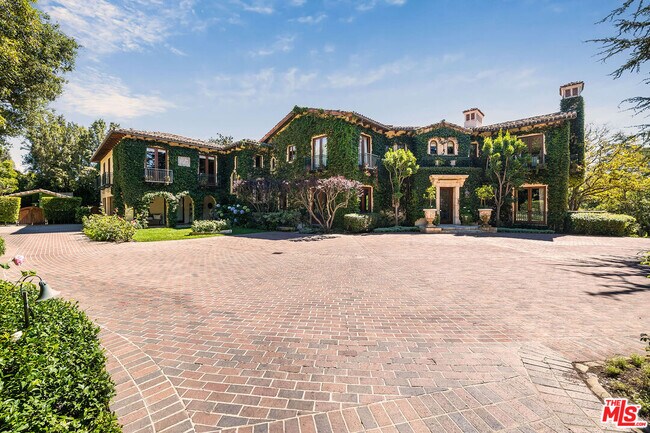 Building Photo - 1550 Amalfi Dr